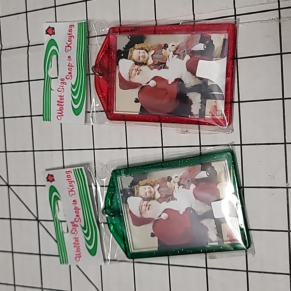 Wallet Size Snap-in‎ KeyTag / Ring , Red and Green NIP